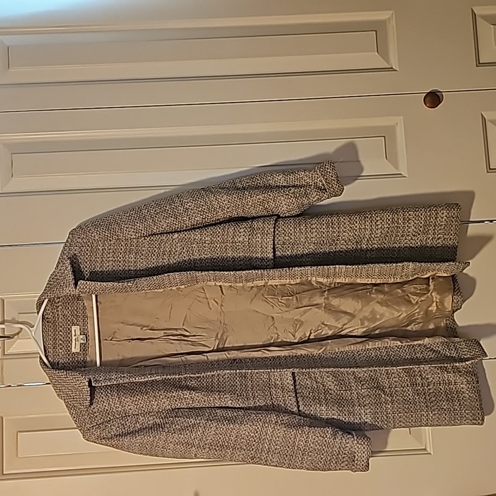 Suit - Picture 3 of 4